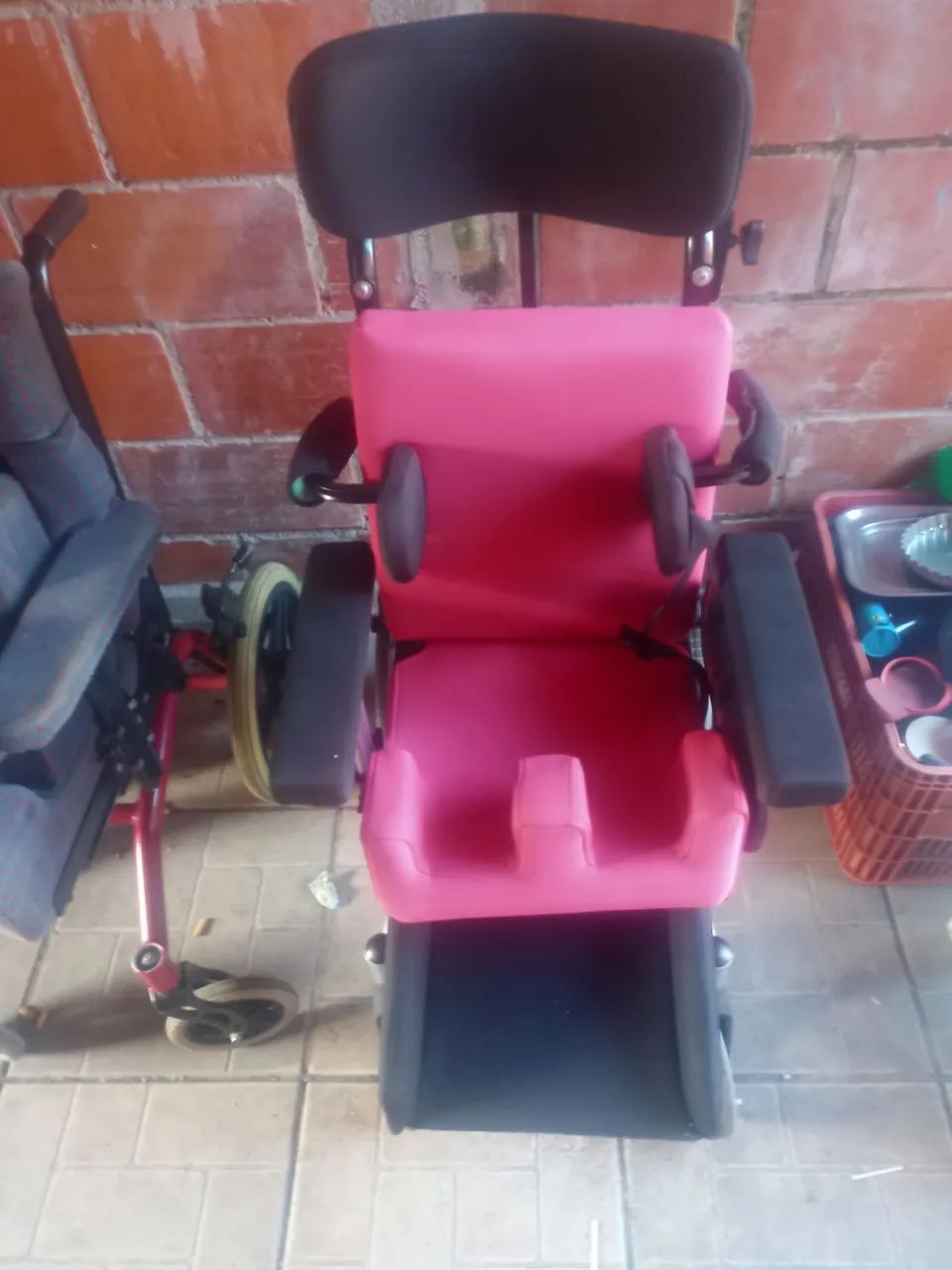 Cadeira de rodas infantil adaptada