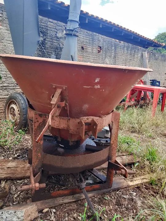 Esparamadeira de calcário adubo 