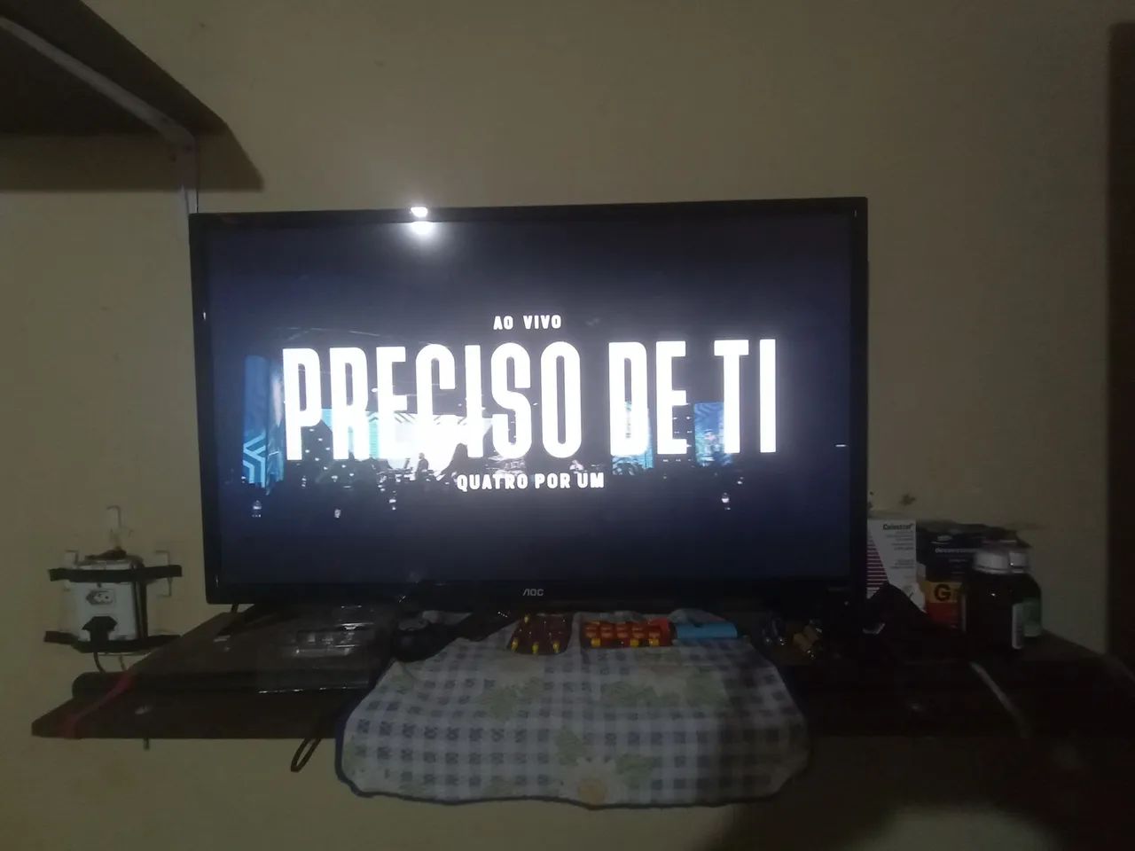 AOC Smart TV 32 inches. (Working) Read the listing.64308565197698120