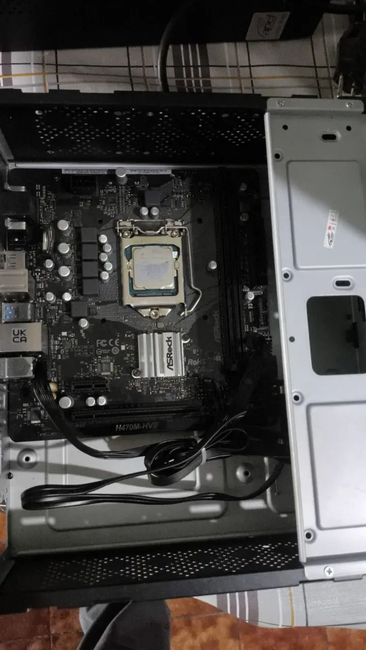 KIT PLACA MÃE ASROCK + PROCESSADOR PENTIUM GOLD G6400 (DÉCIMA GERAÇÃO)