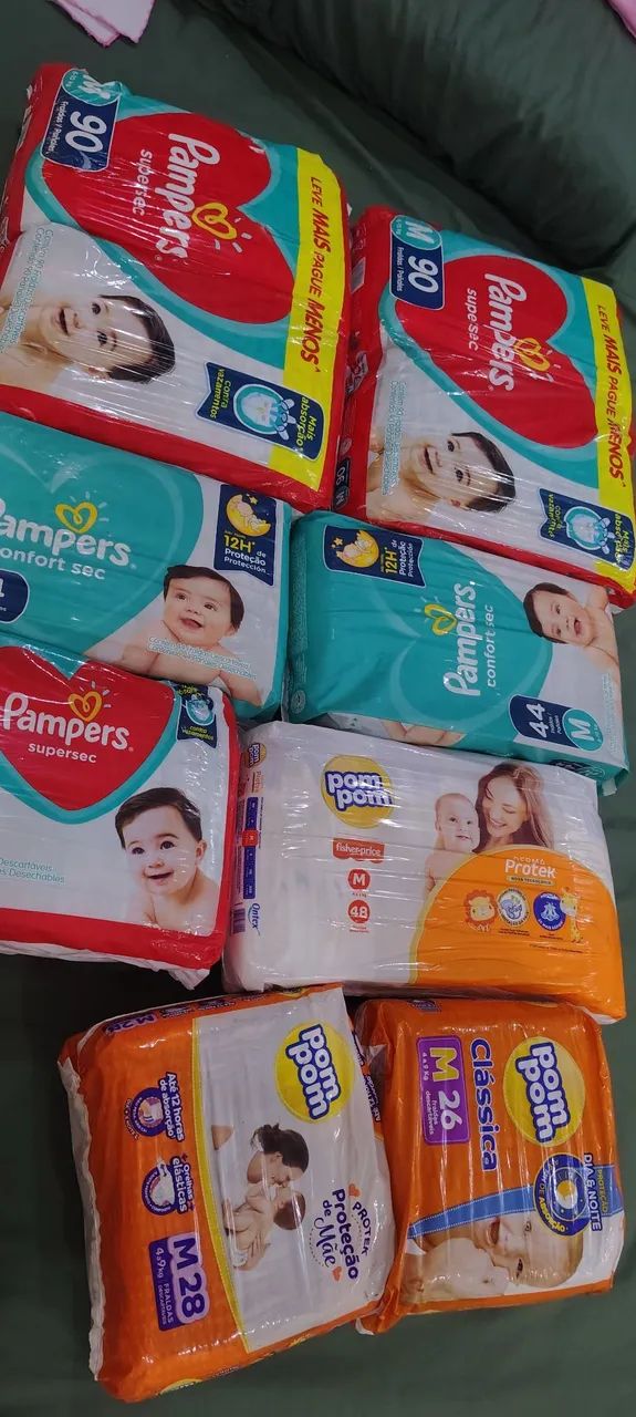 Fraldas Pampers e Pom Pom M