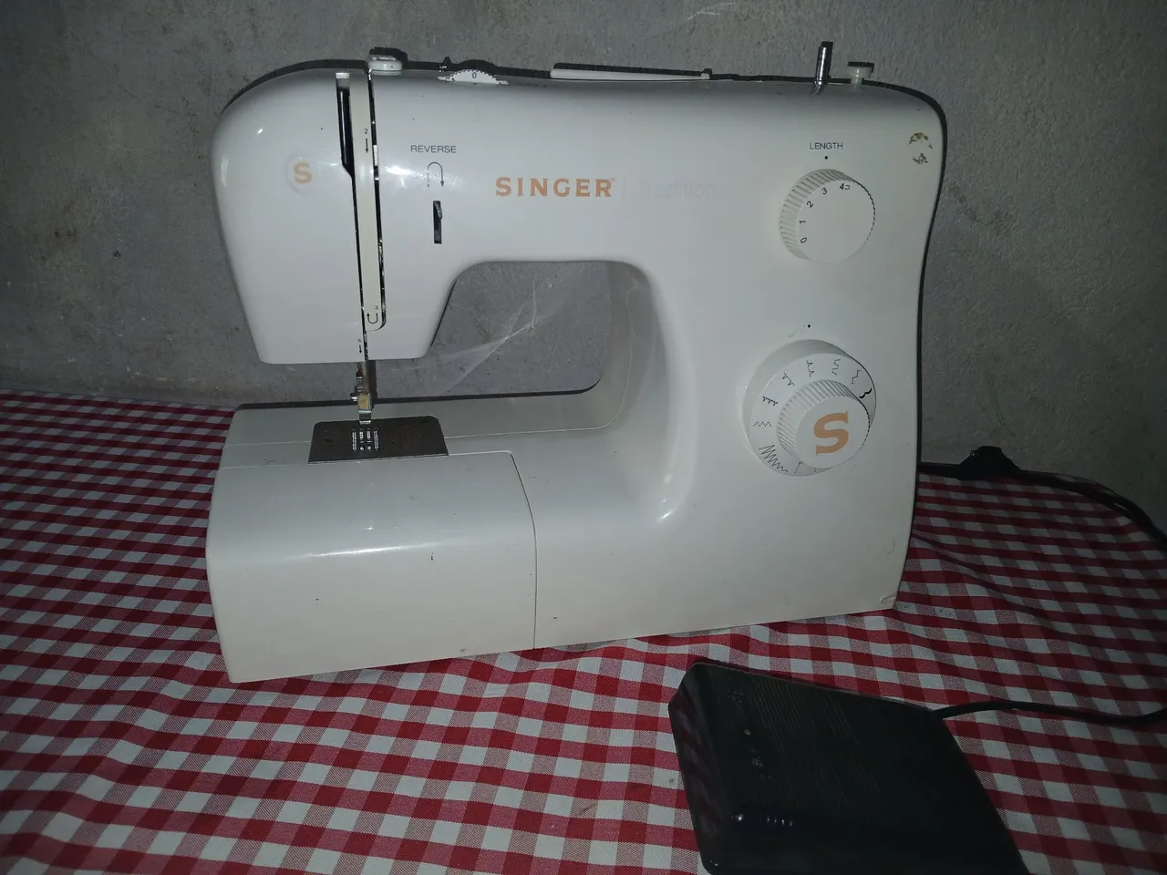 Máquina de costura singer