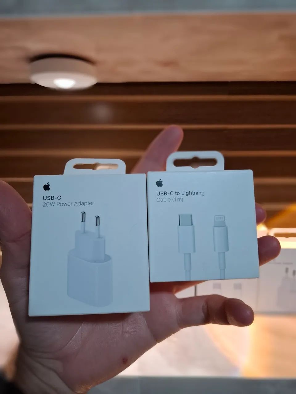 Cabo + fonte 20W, ORIGINAL APPLE, acompanha Nota Fiscal e garantia de 1 ano. - Foto 3