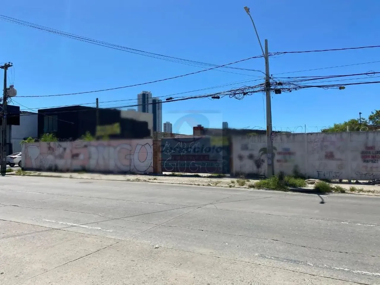 TERRENO NA ESTRADA DOS REMÉDIOS