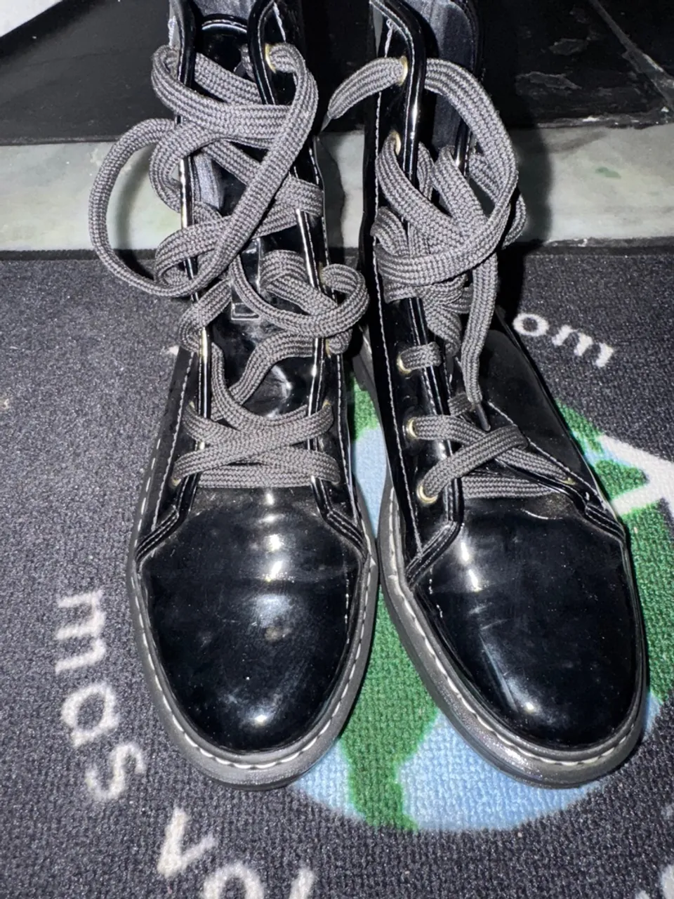 Botas de couro envernizado pretas 35 LEIA A DESCRIÇÃO