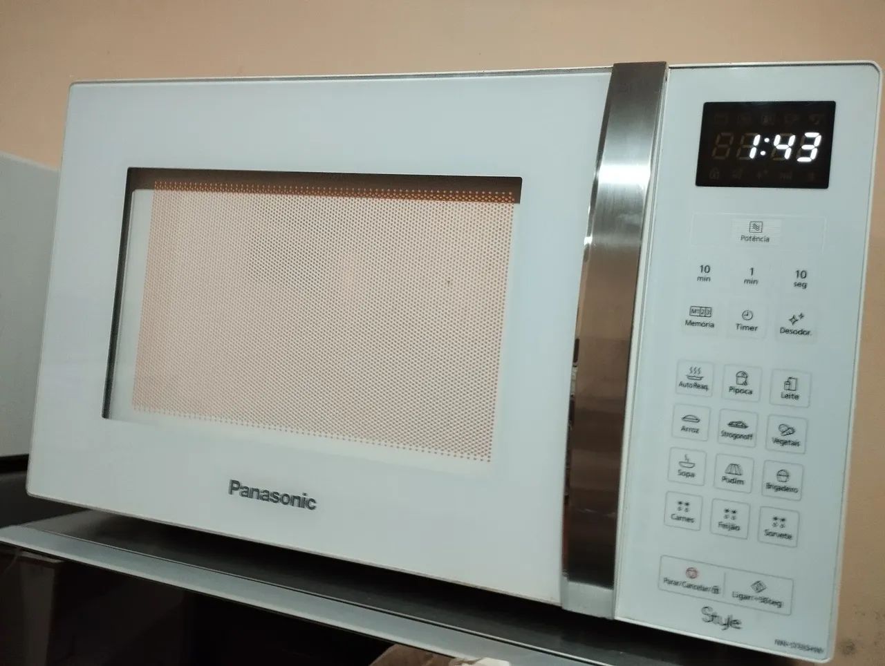 Microondas Panasonic Style 32 Litros Alça em Inox e Timer Branco - Foto 2