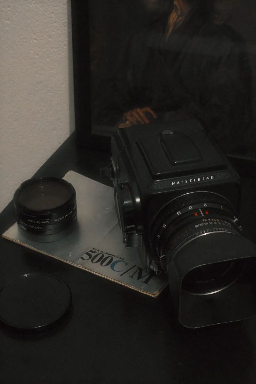 Câmera Analógica Hasselblad 500cm Com Planar 80mm F2.8 Preto  - Foto 6