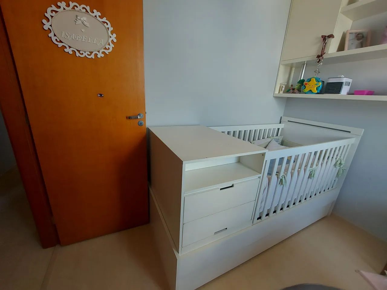 Berço Multifuncional, com cama auxiliar e trocados. Brinde colchão bebê novo.