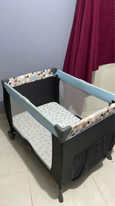 Berço portátil Cosco - Azul com bolinhas - Foto 2