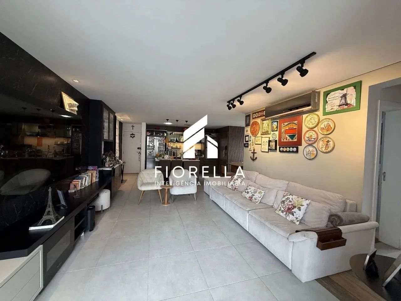 Apartamento com 02 dormitórios sendo 01 Suíte no bairro Campinas - São José