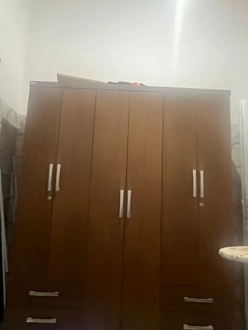 VENDE-SE GUARDA ROUPA