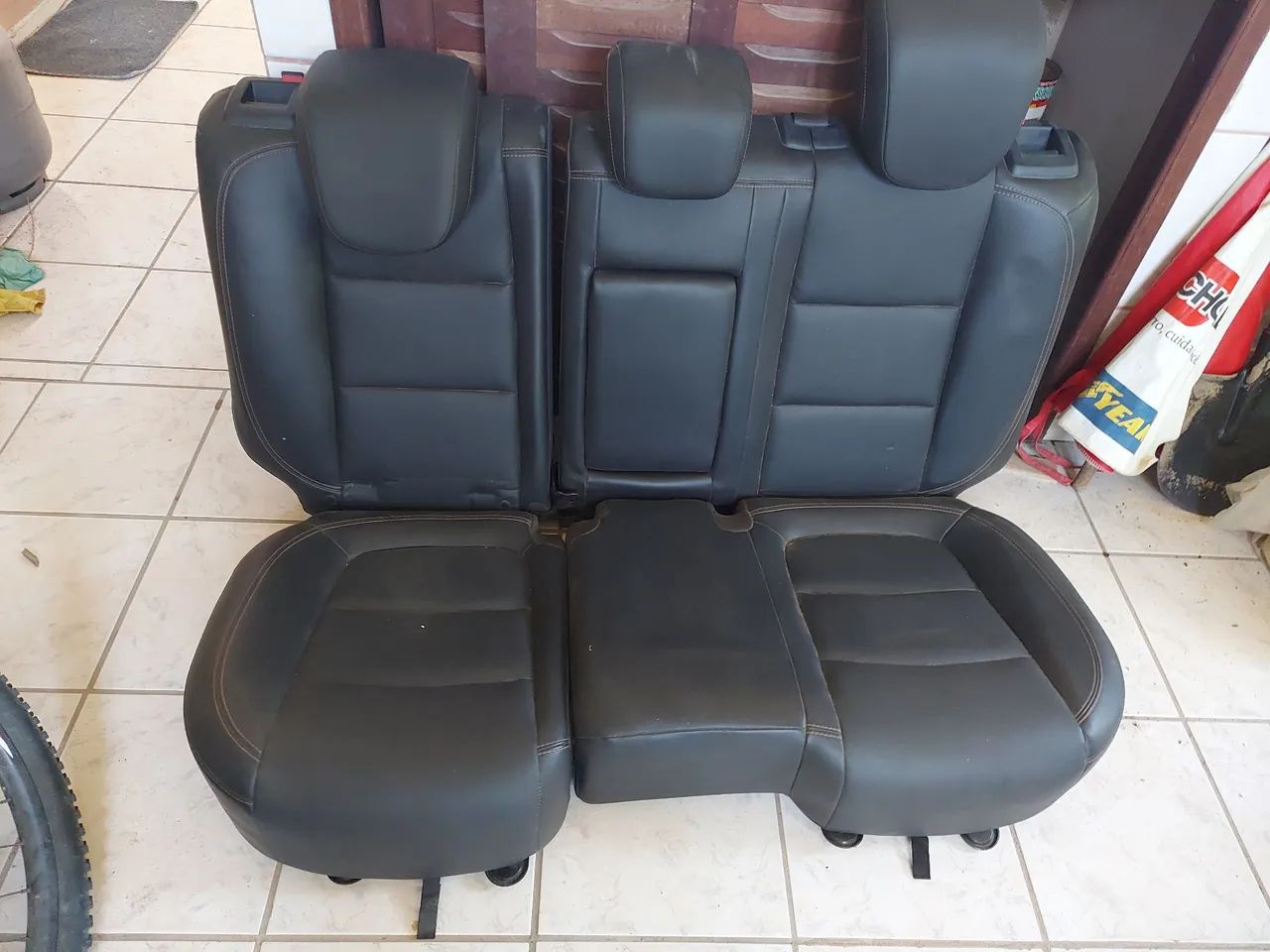 Banco couro tracker traseiro - Foto 2