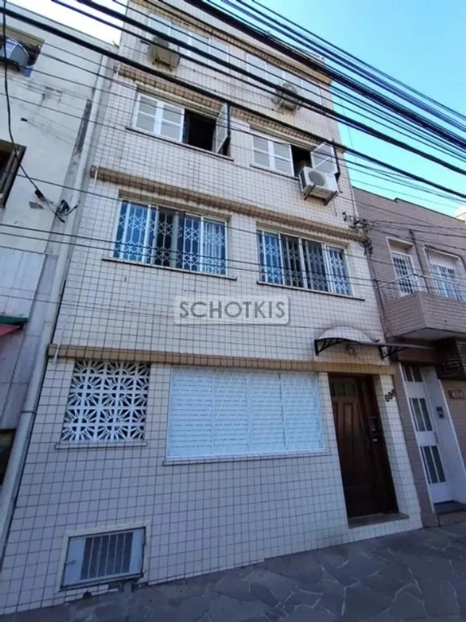 IMOBILIÁRIA SCHOTKIS VENDE COM EXCLUSIVIDADE AMPLO APARTAMENTO 02 DORMITÓRIOS DESOCUPADO,