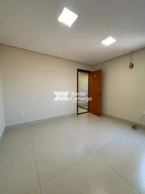 Sala em conjunto comercial para locação no Centro da Cidade.