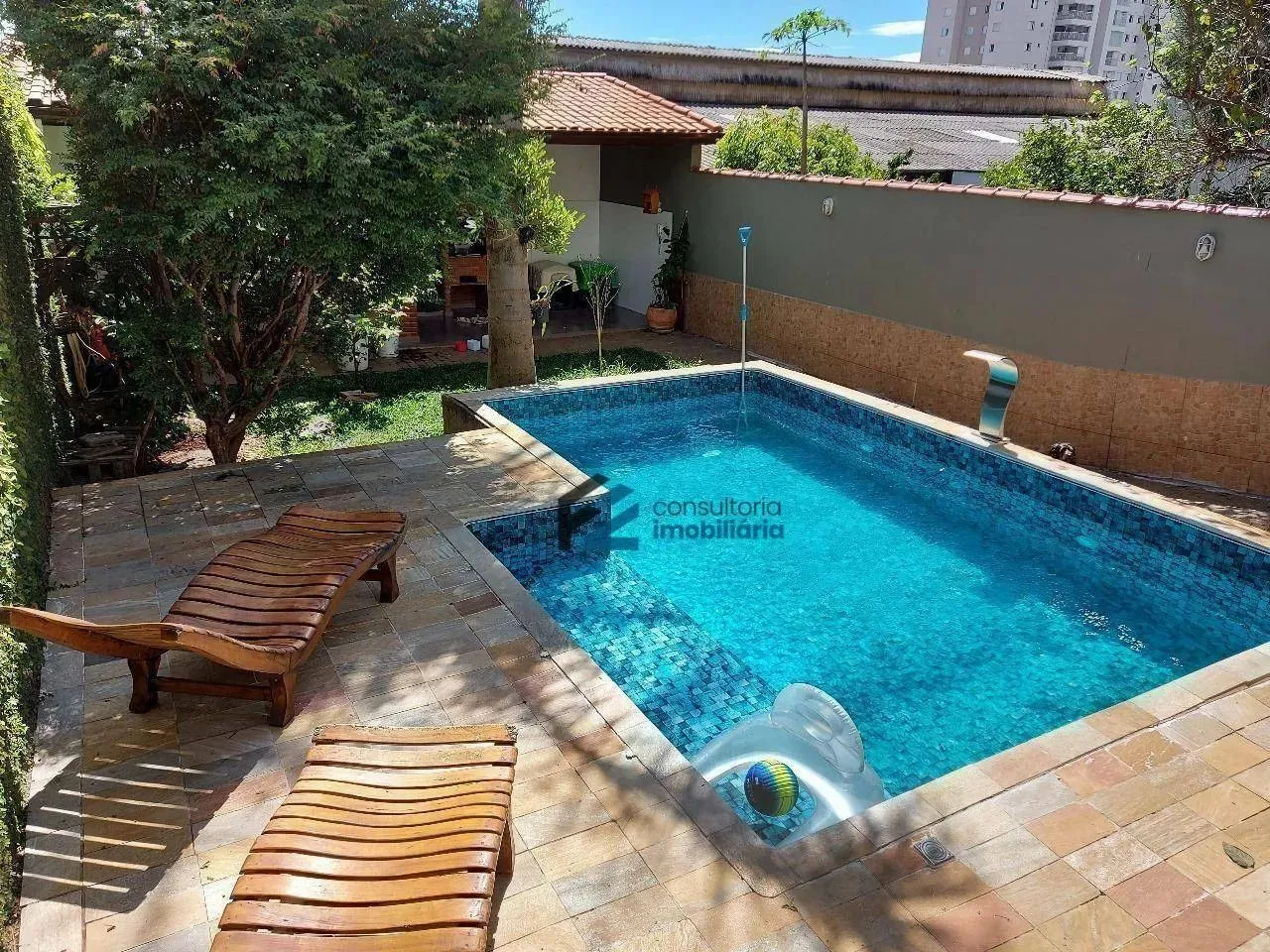 Sobrado com Piscina