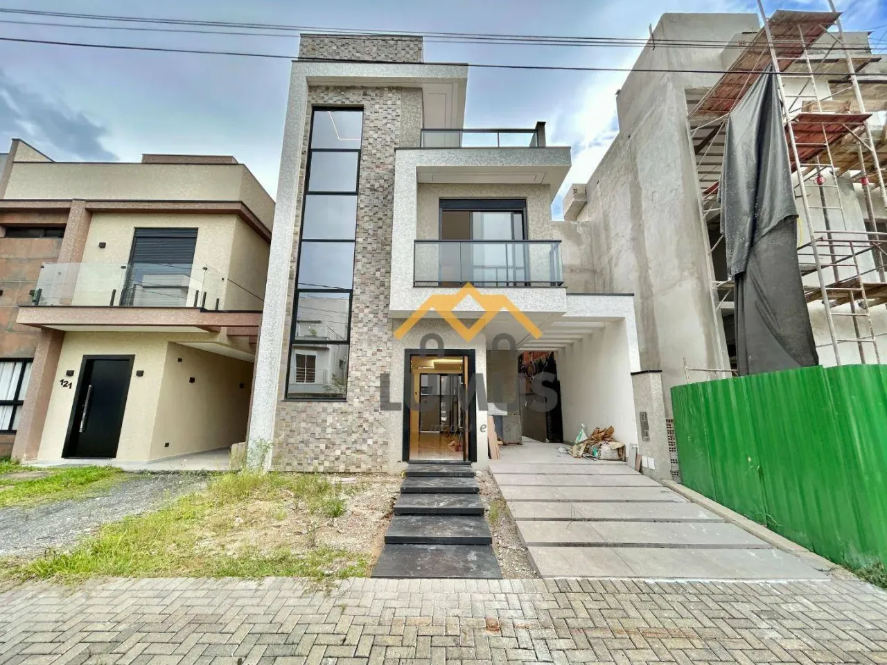 Sobrado com 3 dormitórios à venda, 146 m² por R$ 1.190.000,00 - Umbará - Curitiba/PR