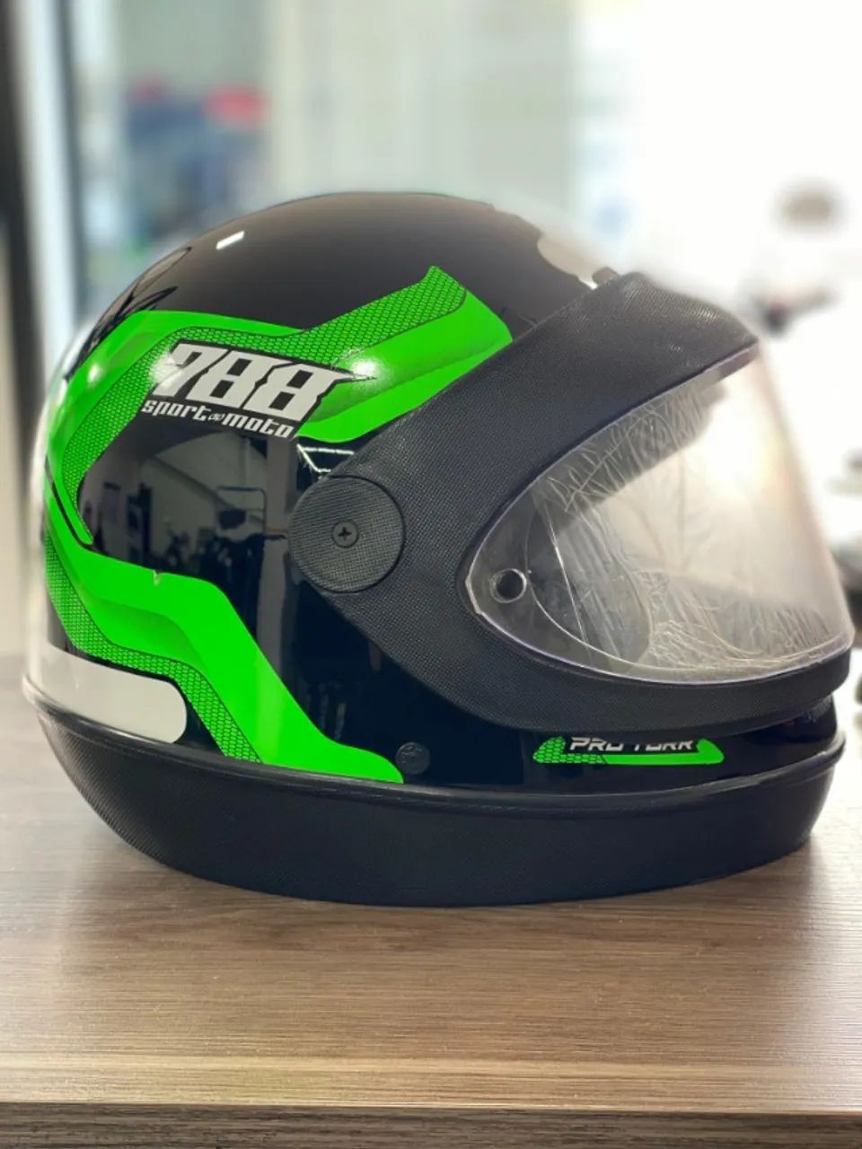 capacete verde, viseira cristal - Foto 4