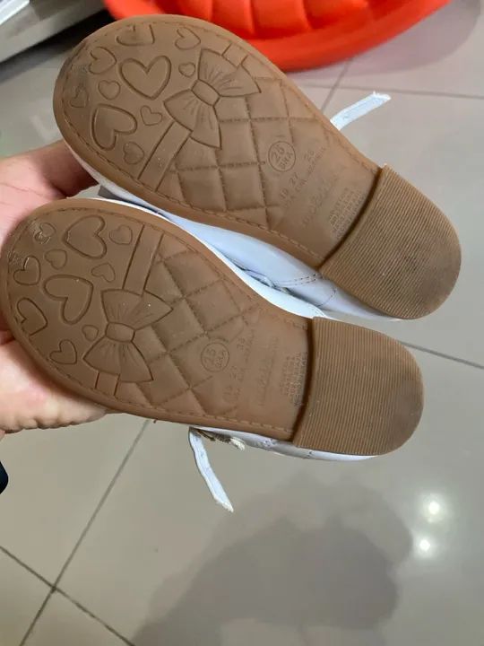 Sapatilhas Molekinha brancas com laço para bebê - Foto 2