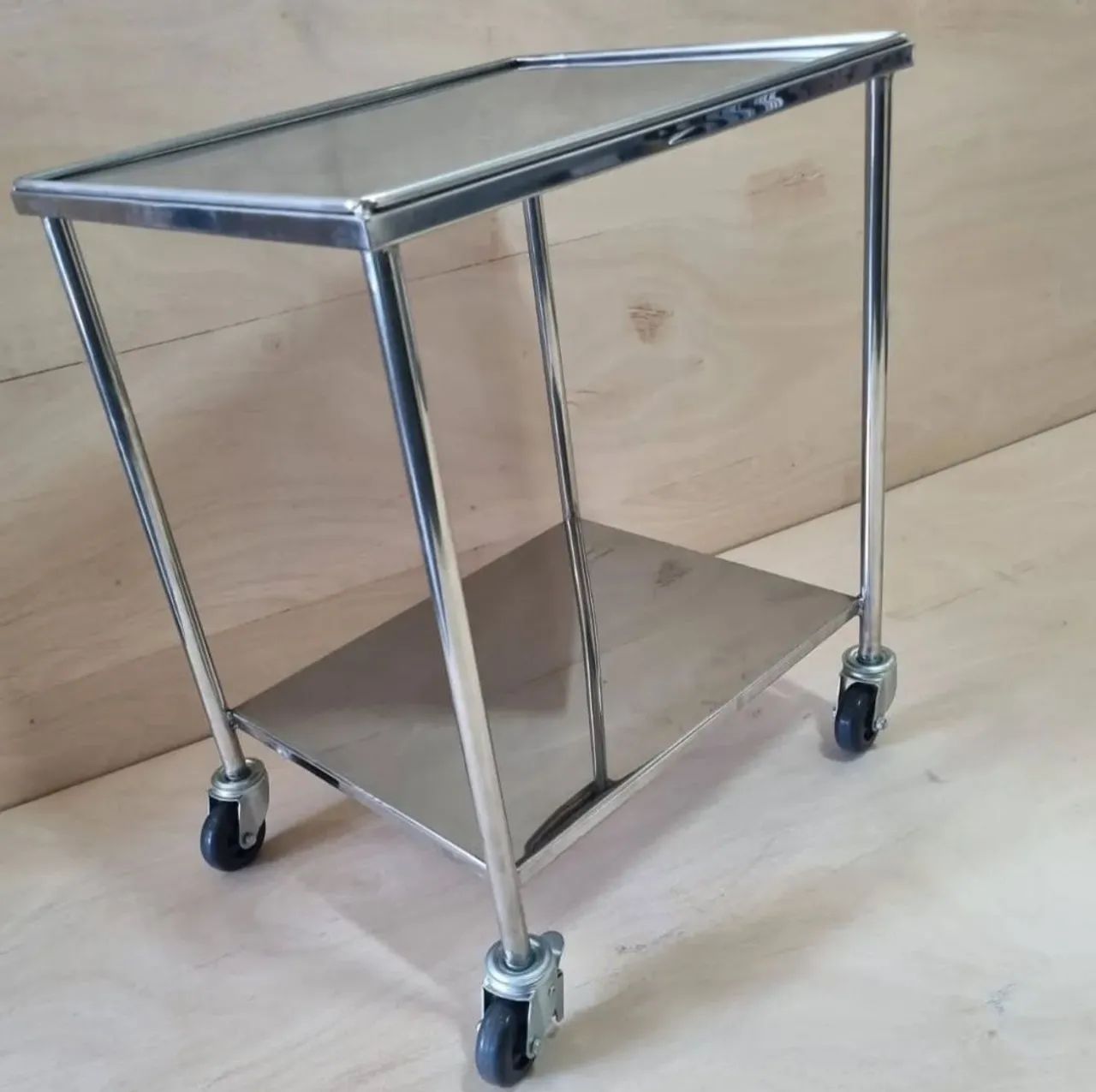 Mesa de Aço Inox com rodízios para máquina de laser