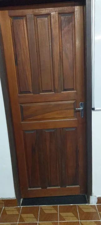 Porta de madeira maciça Jatoba. 
