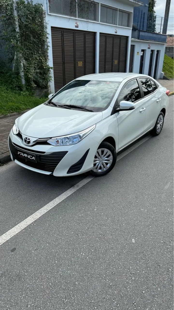 YARIS SEDAN XL ÚNICO DONO 