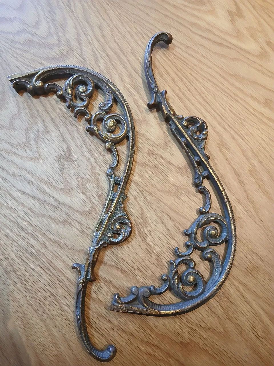 Decoracao rara antiga em metal nobre,1.2 kg cada,toda trabalhada.