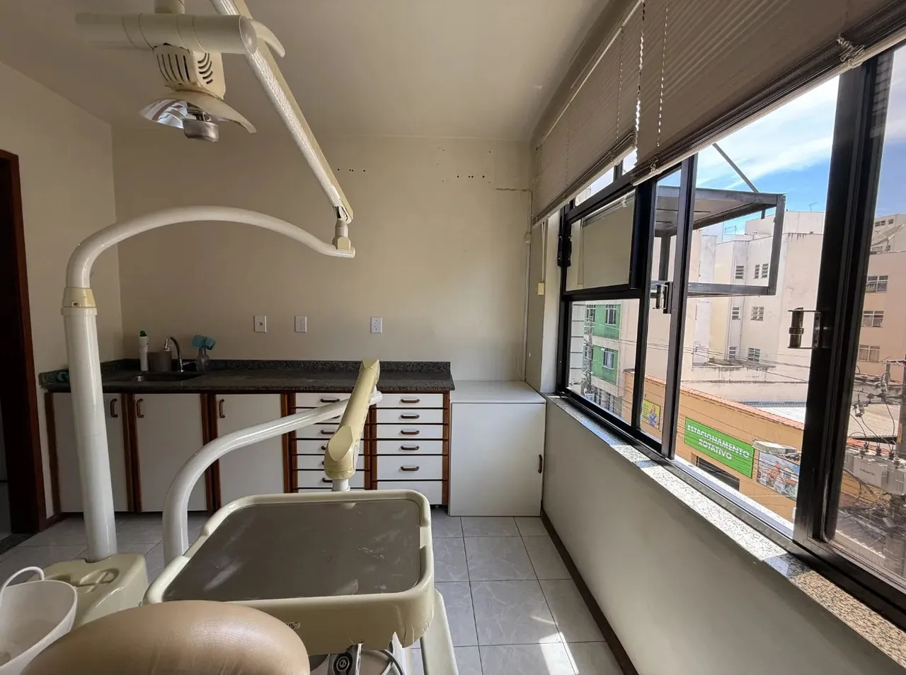 Sala comercial/consultório com 1 banheiro para locação no Centro de Nova Friburgo - RJ
