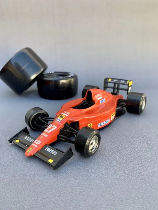 Figurine Ferrari F641/2 N°27 Jean Alesi - Burago 1/24 - Occasion Sans Boîte