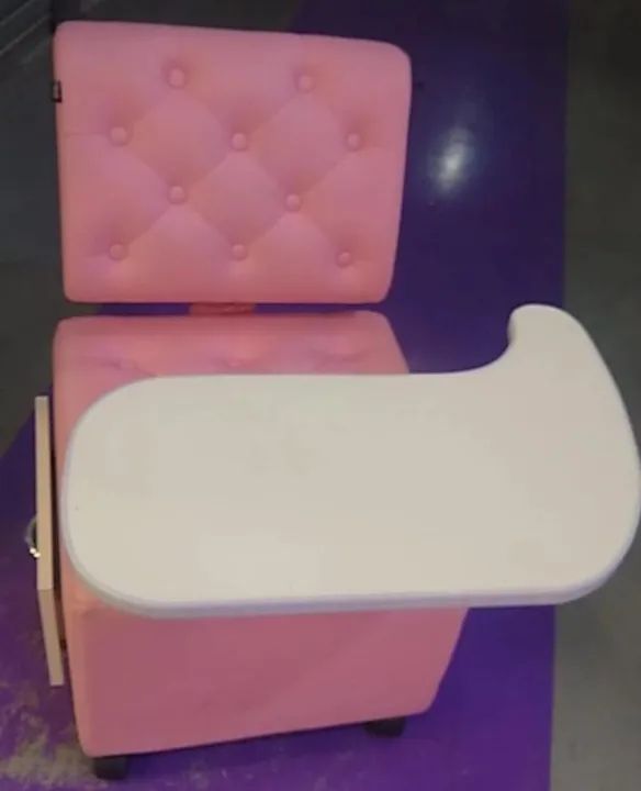 Cadeira de manicure com Gaveta seminova, pouco uso - Foto 2
