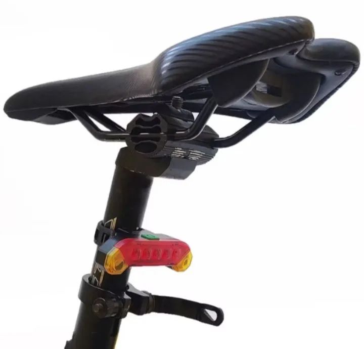 Lanterna Traseira para Bicicleta Recarregável USB - Foto 4