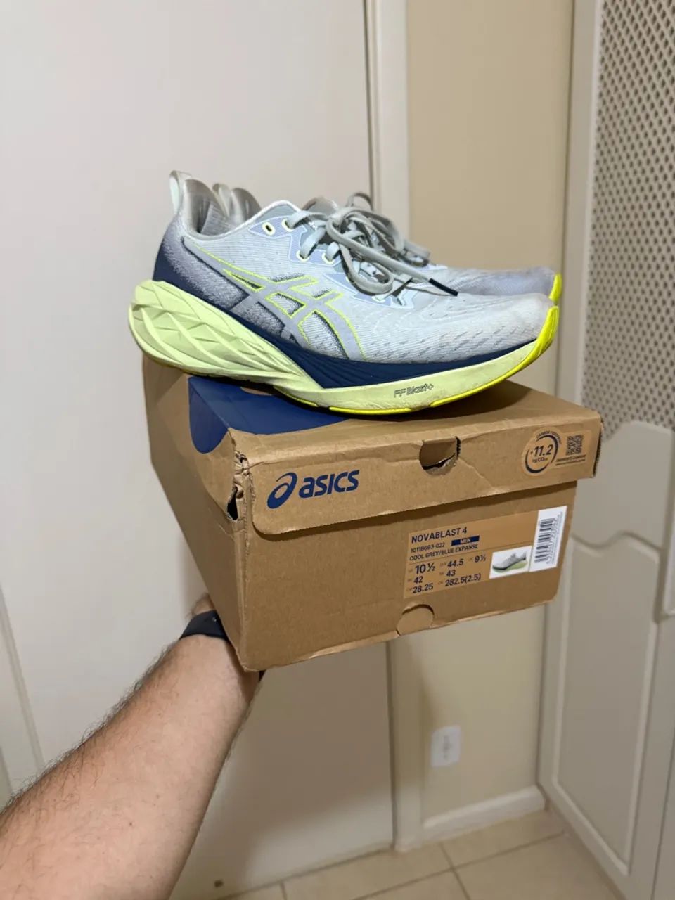 Tênis Asics Novablast 4 - Tamanho 42
