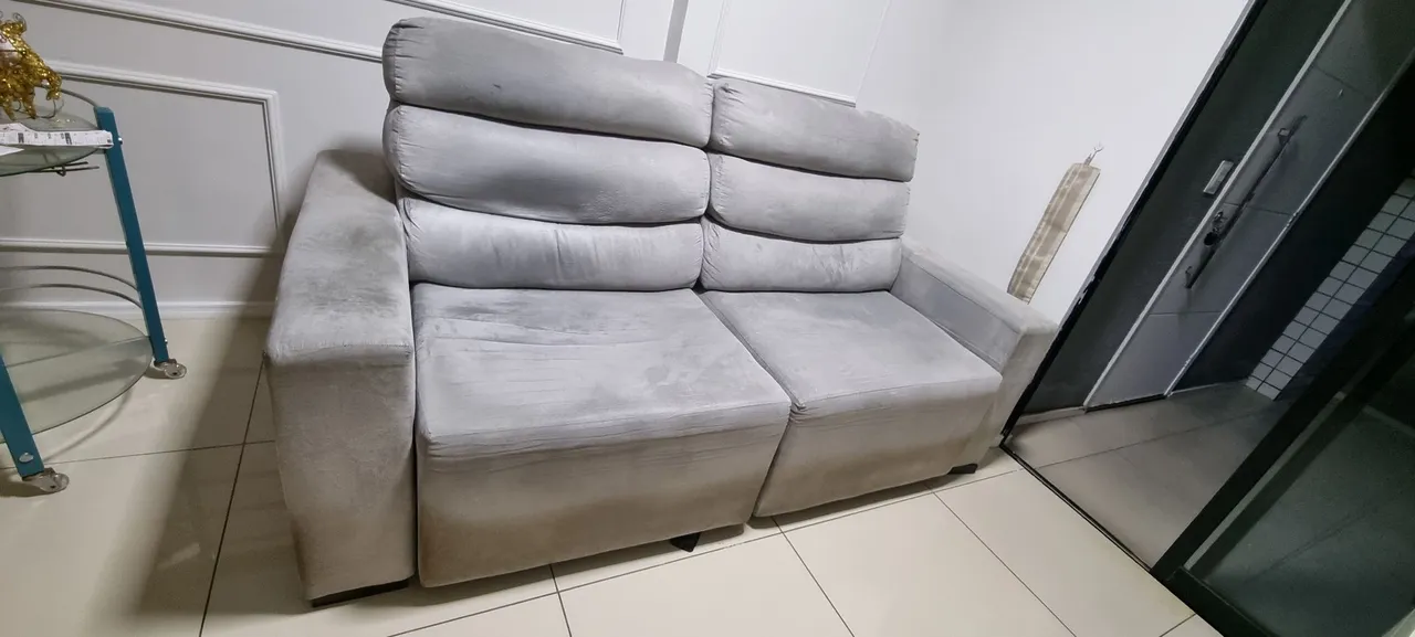 Sofá de 2 lugares cinza claro