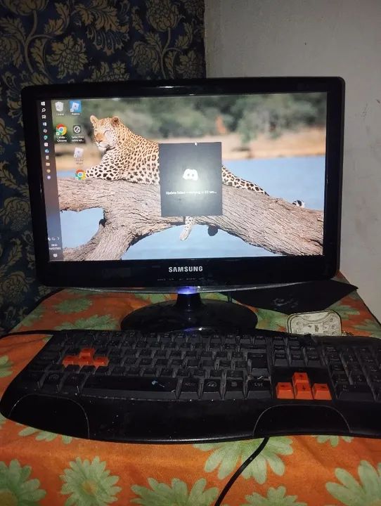 Vendo ou faço rolo nesse Pc completo 300gb livre roda liso e não trava nada 