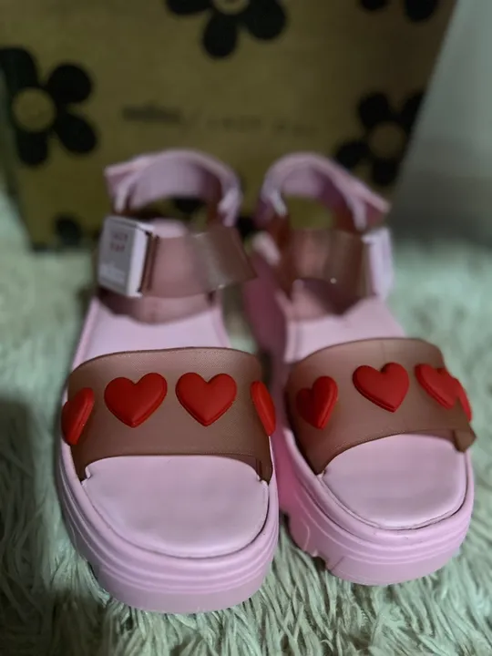 Sandálias femininas rosa com coração