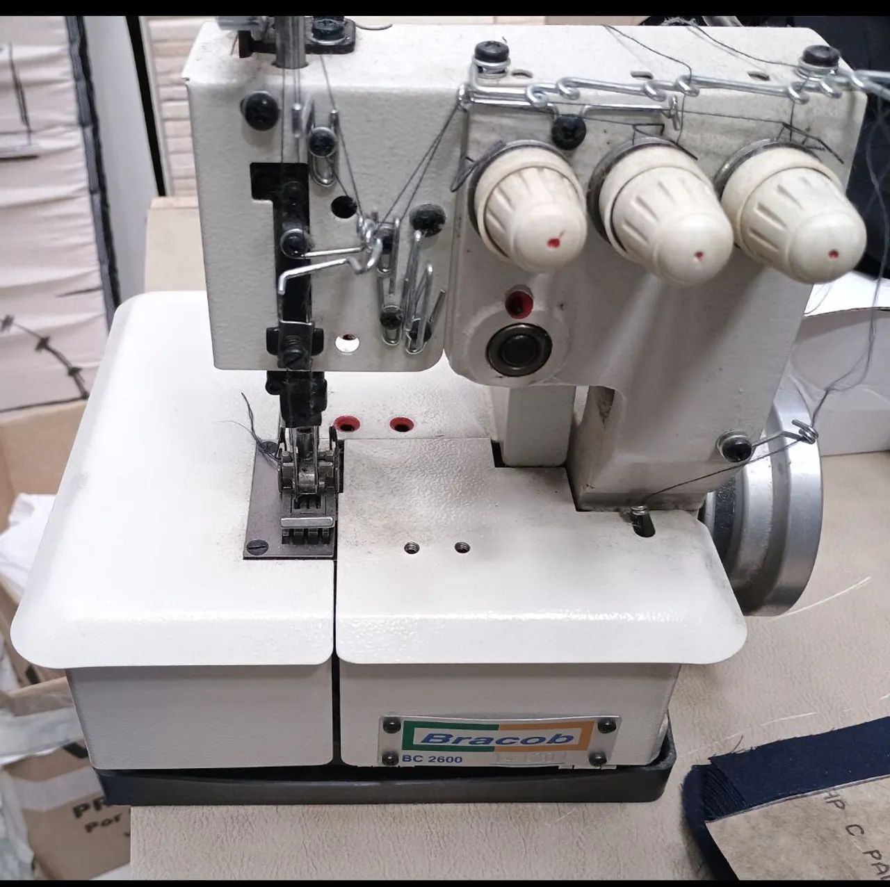 Vendo máquina de costura Galoneira Bracop semi-nova 