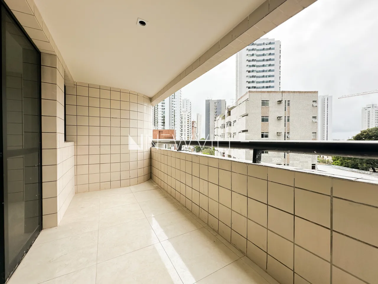 Apartamento para locação nas Graças com 4 quartos e varanda ampla