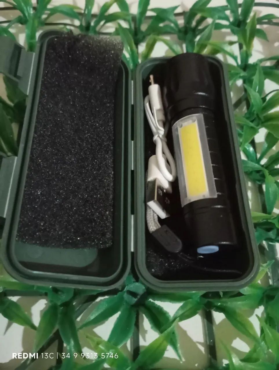 Lanterna de LED Recarregável à  resistente Prova d'Água - Foto 2