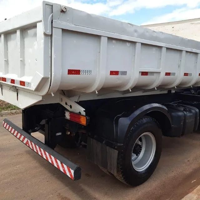 Ford Cargo 1319 Caçamba 2013 (repasse) - Foto 4