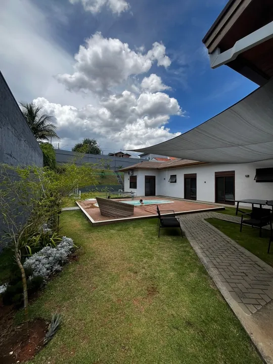 Alugo Casa Mirante 4 Suítes com Piscina e Quadra Parcilamente Mobiliada