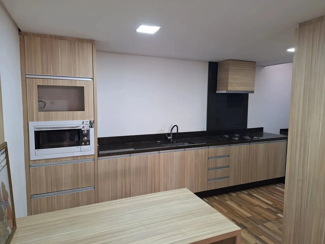 Sobrado para venda possui 100 metros quadrados com 3 quartos em Cajuru - Curitiba - PR