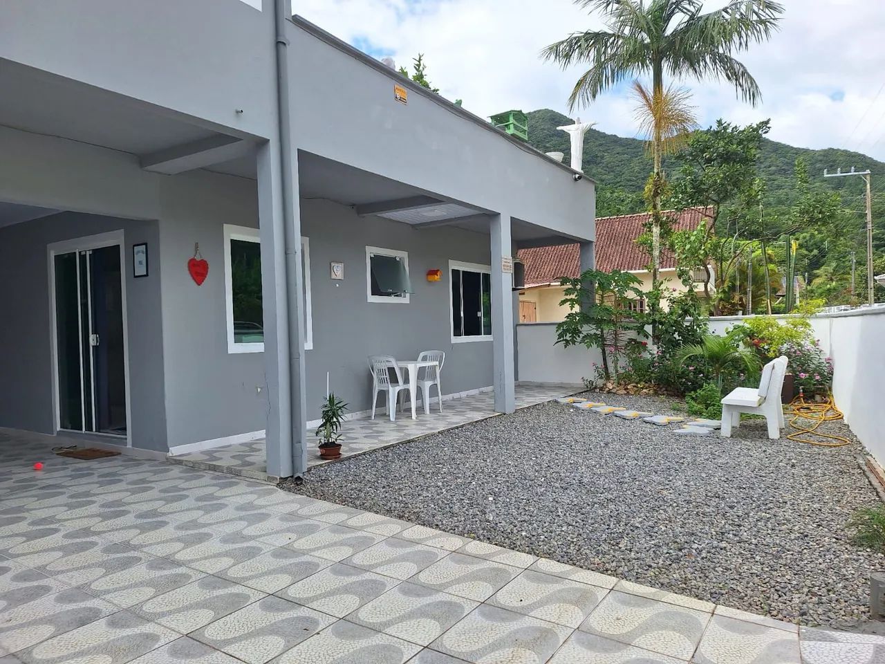 Alugo casa - enseada de Brito 