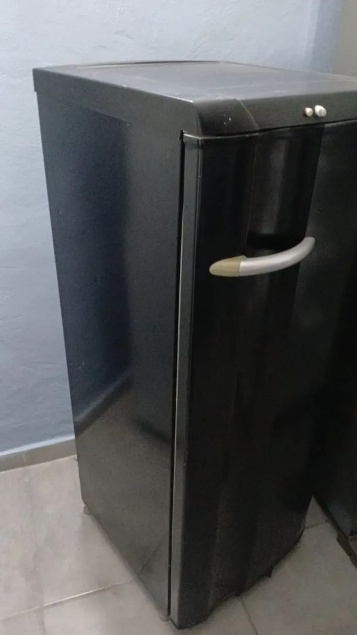GELADEIRA ELECTROLUX FUNCIONANDO PERFEITAMENTE 599  - Foto 3