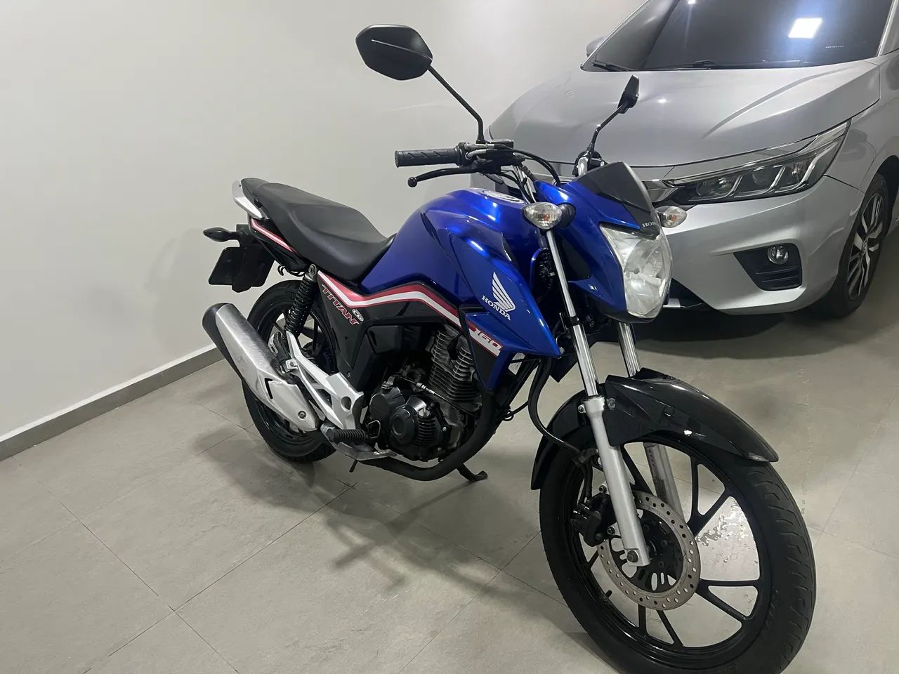 Titan 160 azul 