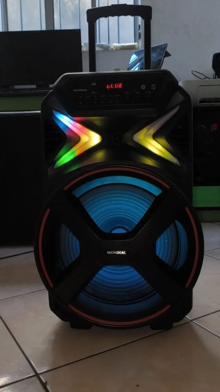 Caixa de Som Amplificada Mondial CM 700 (15 Polegadas)