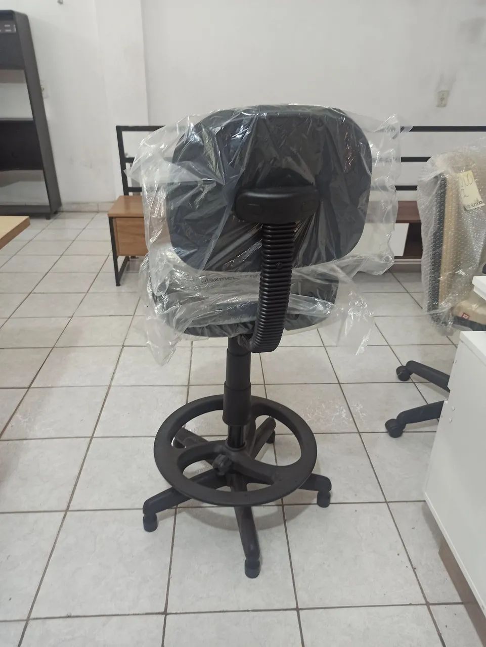 Cadeira caixa alta  - Foto 3