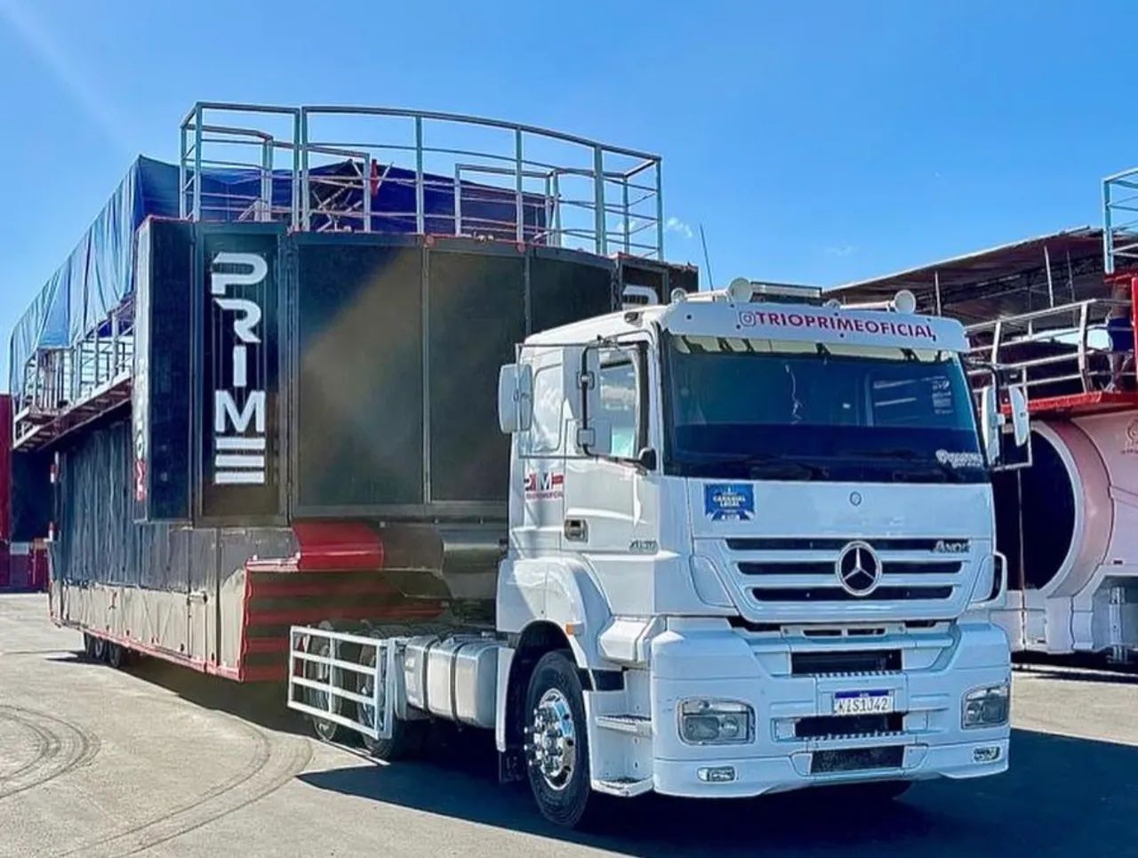 Trio elétrico disponível para carnaval