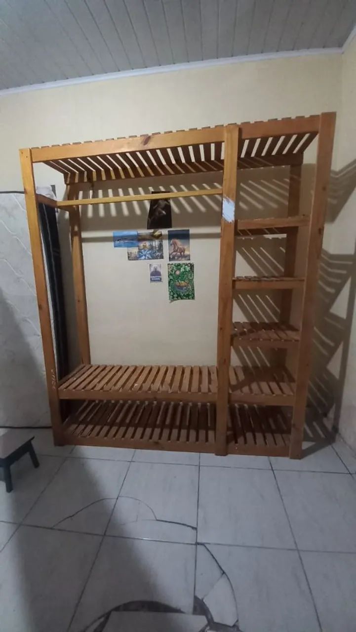 Guarda Roupa Aberto