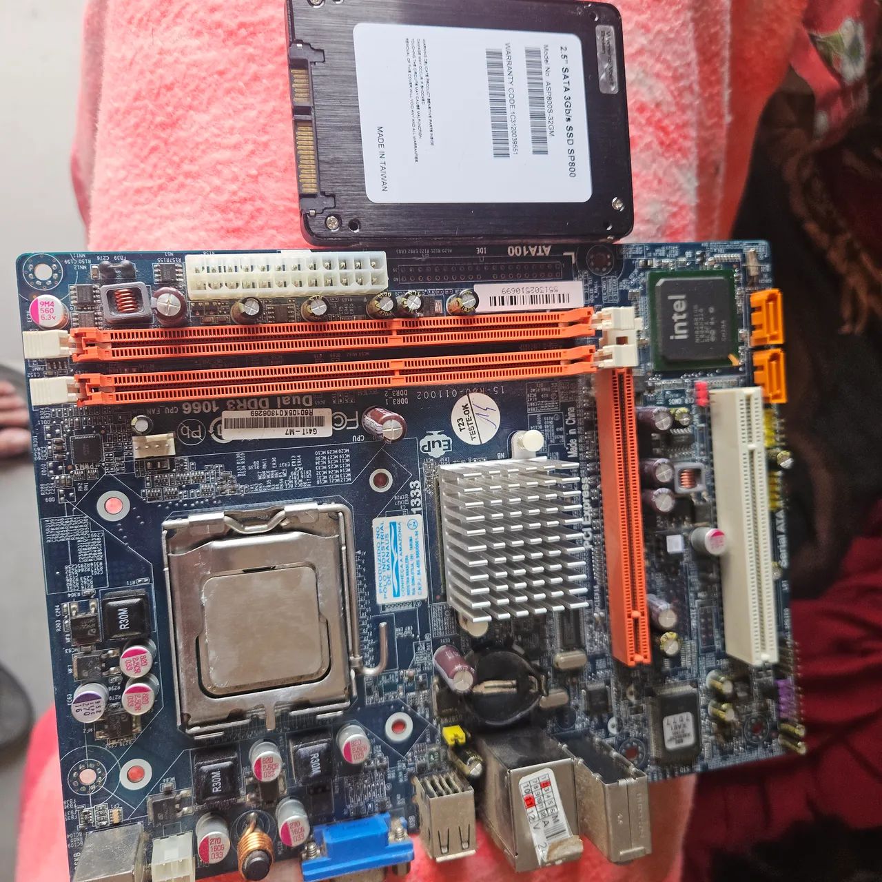 Placa mãe usada mais funcionando perfeitamente com ssd 32gb processador de 2.60 ghz  - Foto 2