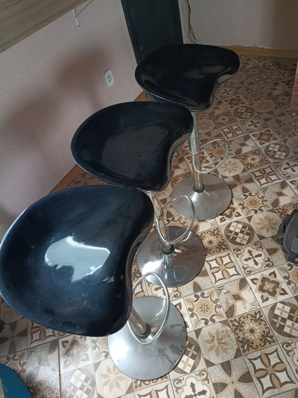 Cadeiras de bancada com regulagem de altura  - Foto 2