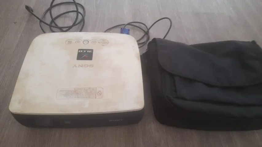 Projetor Sony VPL com mala/cabos usado
